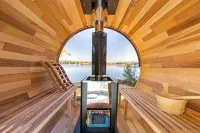 Lakefront Water Slide Sauna Pool Hot Tub Dock - 4 estrellas