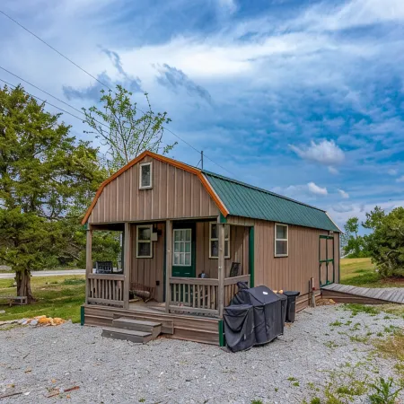 The Cowskin Cabin & Bunkhouse - Lakeview Getaway on 1/2 acre