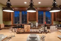 Mountain Studio - luxury finishes in upscale neighborhood, e-bikes included! - balkon