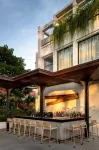 Treeline Urban Resort - bar