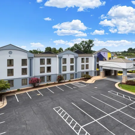 Spark by Hilton Waynesboro