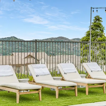 Resort-like residence with pool, jacuzzi, sauna, ocean breeze & amazing sunsets