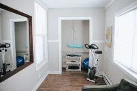 Beautiful remodeled historic Drake Univ home minutes from downtown and all metro - 3 Sao