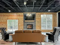 Cozy, Rustic Cabin w/ Pool Table, Foosball, & Fast WiFi, South of Norman - Homestays