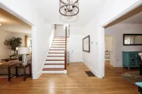 Downtown Yellow Springs- Walkable. Hot Tub. Fire Pit + Pets Welcome - 4-Star