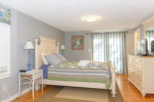 4-bedroom Vacation Home Less Than 1 Mile to Nauset Beach, AC, Fire-Pit - Wifi