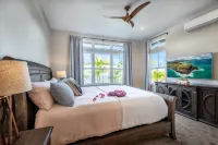 Beautiful Luxury Home, Walking Distance to Shops, Beaches & Fine Dining! - balcony