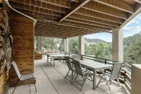 6Br Mountain Retreat • Pool • Walk to Pearl St - Boutique