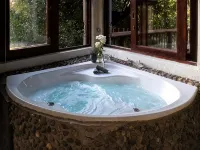 Leopard's Lair Bush Lodge - Hot Tub