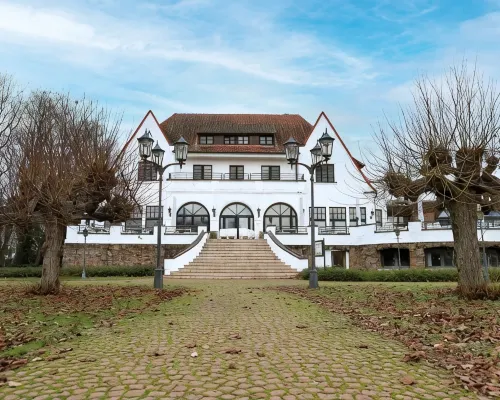 Dormero Hotel Meerbusch Hotels near Wittlaer