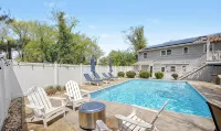6Br Beach Oasis & Poolside Getaway w/ Game Room & Private Beach Access in Ppb - С бассейном