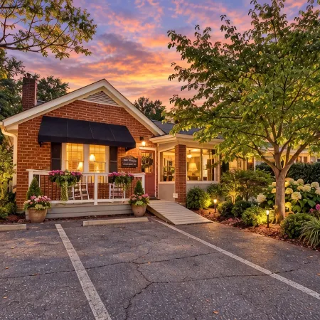 Cozy Cottage on Canton Street just steps away from nightlife, shopping and parks