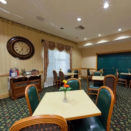 Country Inn & Suites by Radisson, Salina, KS