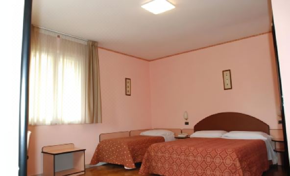 Hotel Ristorante Farese - Housity