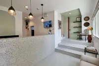 Beds & Friends Hostel Mactan with Pool and Bar