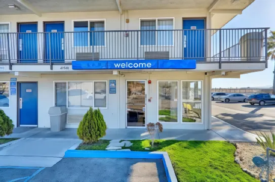 Motel 6 Lancaster, CA