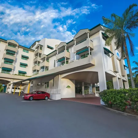 Cairns Sheridan Hotel Отели рядом с достопримечательностью «Кладбище Мак-Леод стрит Пайонир»