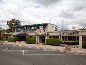 The Town House Motor Inn