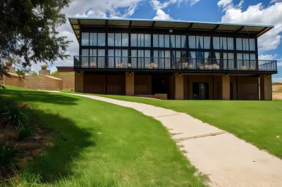 Riverstone Lodge Hotels near Van Oord Street Park