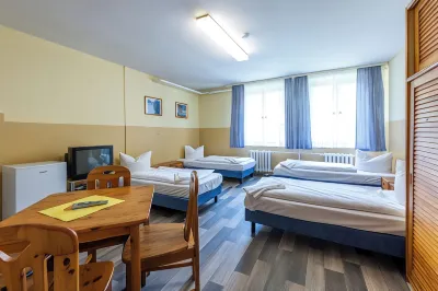 Pension Schwalbenweg Hoteles en Schönefeld