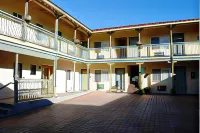 Bella Capri Inn and Suites Các khách sạn ở Camarillo