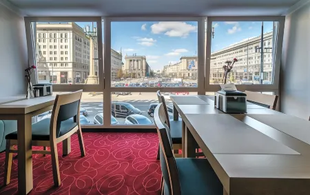 Hotel MDM City Centre Отели рядом с достопримечательностью «Варшавский политехнический институт»