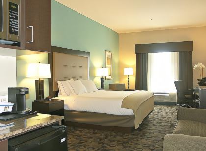 Holiday Inn Express & Suites Cleveland Northwest