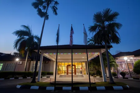 Hotel Seri Malaysia Rompin Отели рядом с достопримечательностью «Kuala Rompin, Boat Charter»