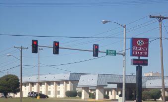 Econo Lodge Inn & Suites