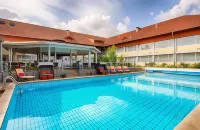 Leonardo Royal Hotel Barcelona Fira - Infinity Pools
