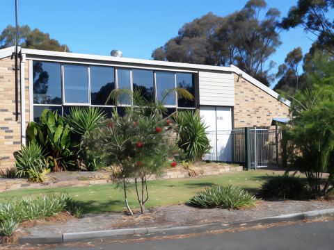 Magdala Motor Lodge & Lakeside Restaurant