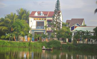 Tra Que Riverside Homestay