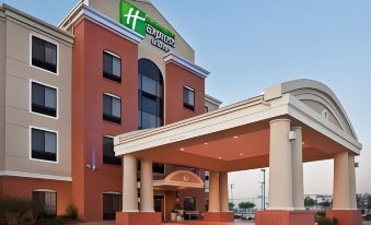 Holiday Inn Express & Suites Gonzales