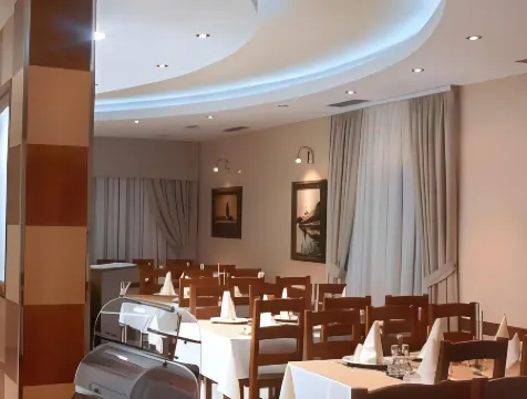 Hotel Villa Royal Отели рядом с достопримечательностью «Церковь Святого Михаила»