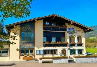 Hotel Bärenstüberl Отели рядом с достопримечательностью «Bayerische Seenschifffahrt am Koenigssee»