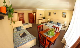 Mini Hotel Abraka & Apartments