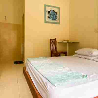 Wisma Pinggir Mitra RedDoorz Rooms