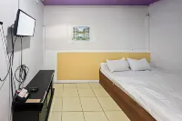 Graha Dirham Mitra RedDoorz Hotels near Giti Toys (mainan anak)