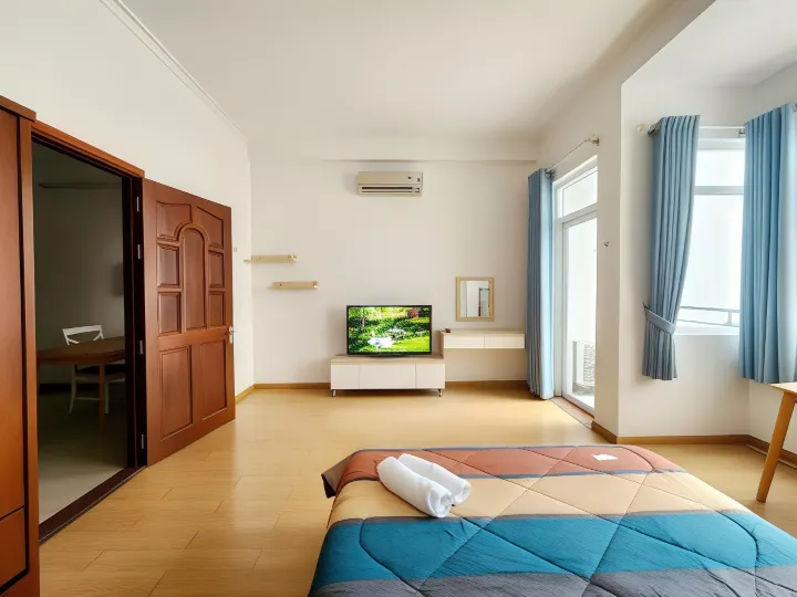 LalaHouse Riverside Residence