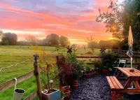 18th Century Cottage in Stratford Upon Avon Hotels in Charlecote