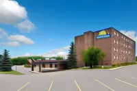 Days Inn by Wyndham Renfrew Conference Centre - 3-Star