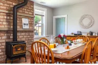 Rocklyn Inn Bed & Breakfast Hotels in Meaford