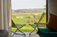 Extraordinary Huts Ltd Hotels in Udimore