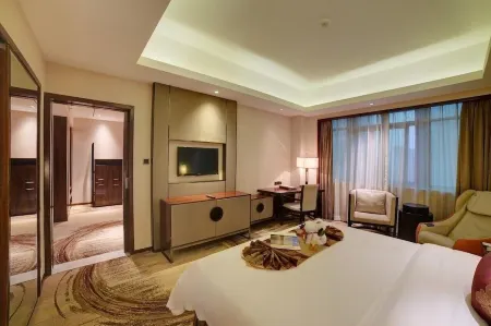 JUCHUNYUAN Fuzhou Grand Hotel (Dongjiekou Shopping Center Wuyi Square) Отели рядом с достопримечательностью «Dongjiangbin Park»