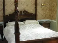 Neuadd Arms Hotel Các khách sạn ở Treflys
