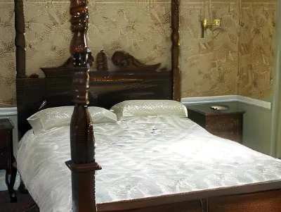 Neuadd Arms Hotel Hotel di 