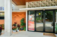RedDoorz near Trans Studio Mall Cibubur 3