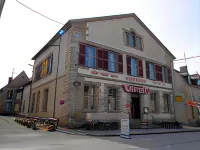 L'Alzire - Logis Auberge Culturelle - 2-Star
