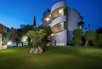 Jimmy’s Garden Hotels near Viewpoint Anthony Quinn Bay