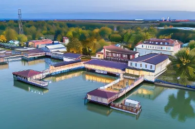 Петровский Причал Luxury Hotel & SPA Отели рядом с достопримечательностью «Ростовский областной музей изобразительных искусств»